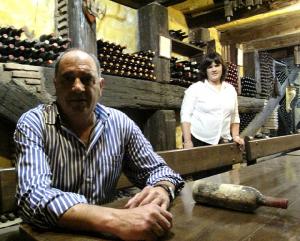 Imagen del reportajeCasa Navarra, disfrutar el vino con una carta de vinos muy peculiar.
